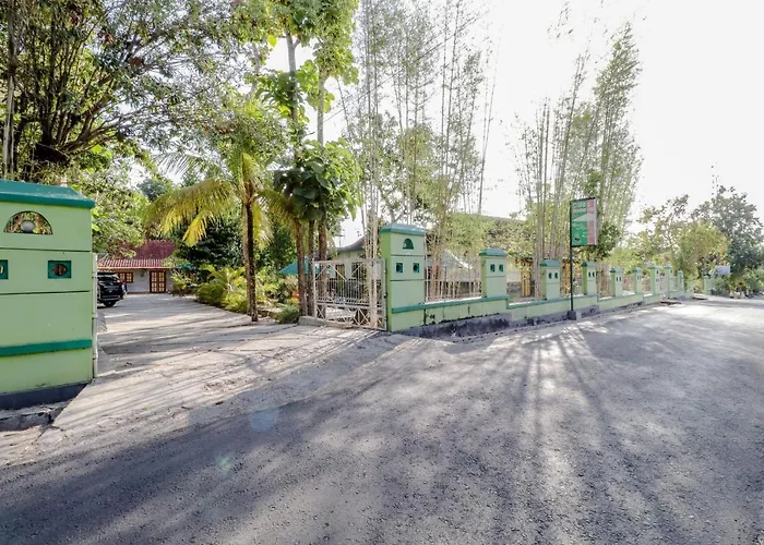 Omah Nggunung Cafe & Homestay